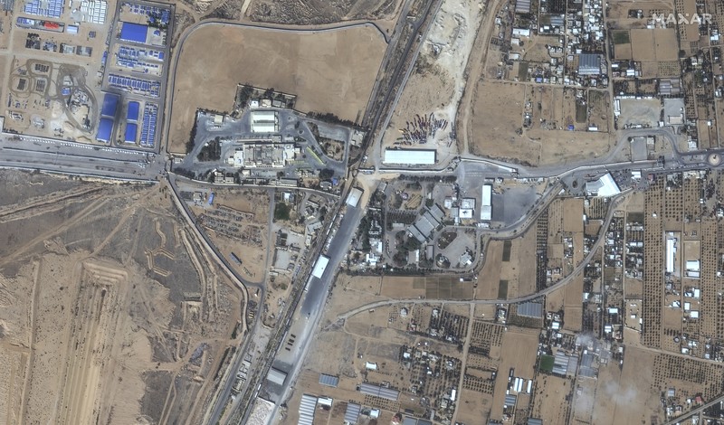 Gambar yang disediakan oleh Maxar Technologies ini menunjukkan gambaran penyeberangan perbatasan Rafah, antara Mesir dan Jalur Gaza pada Rabu, 1 November 2023. (Gambar satelit ©2023 Maxar Technologies via AP)