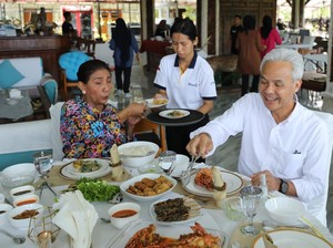 Santap Udang Bersama, Ganjar Cerita Susi Pudjiastuti Seperti Ibunya