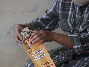 Intip Cara Membuat Keripik Daun Stroberi Khas Desa Serang Purbalingga