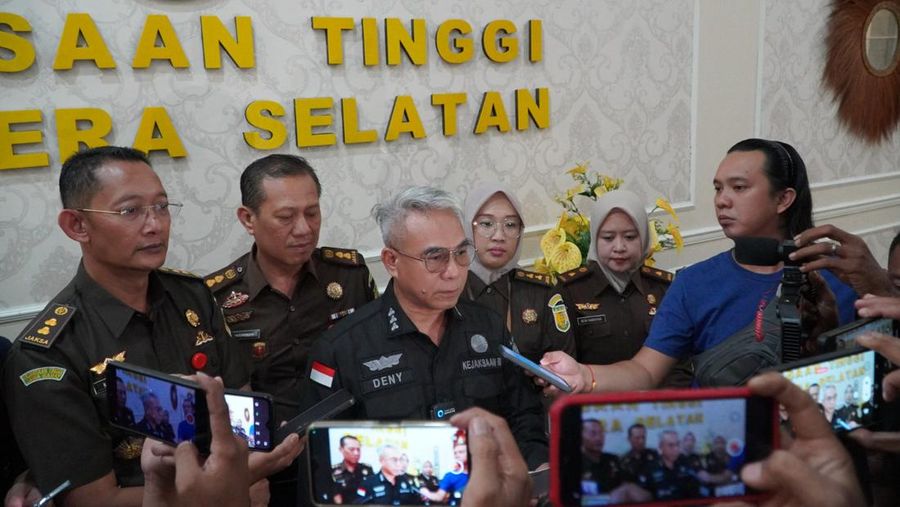 Kejaksaan Tinggi Sumatera Selatan resmi menahan 3 PNS pajak yang menjadi tersangka dalam perkara korupsi pemenuhan kewajiban perpajakan selama periode 2019-2021. (Dok: Kejaksaan Tinggi Sumatera Selatan)