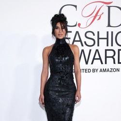 Kim Kardashian Lulus Sekolah Hukum setelah Enam Tahun!