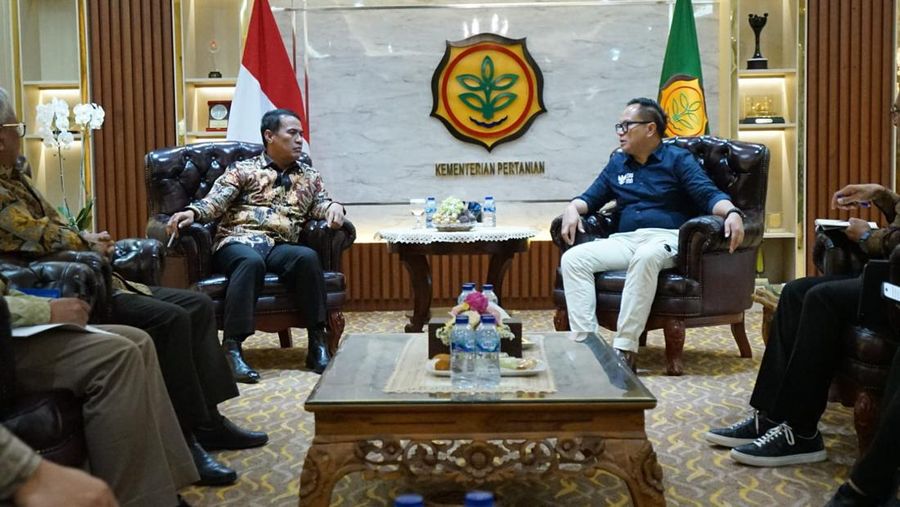 Menteri Pertanian Amran Sulaiman berdiskusi dengan Kementerian BUMN soal produksi gula dan kebutuhan pupuk di Indonesia. (Dok. Kementan)
