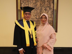 Diwisuda Doktor, Bupati Dadang: Semoga Ilmu Bermanfaat bagi Warga Bandung