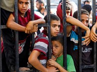Rafah Dibuka Lagi, Warga Berebut Tinggalkan 'Neraka' Gaza