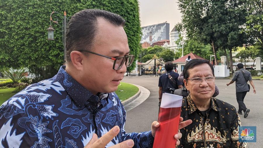 Presiden Joko Widodo (Jokowi) memanggil Forum Rektor ke Istana Kepresidenan, Selasa (7/11/2023). Guna  berdiskusi dan memberikan masukan supaya Indonesia menjadi negara maju di 2045. (վ/Emir Yanwardhana)