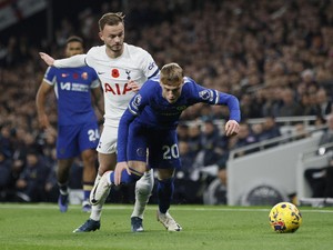 Gilanya Spurs, Nekat Mainkan Pertahanan Tinggi dengan 9 Pemain