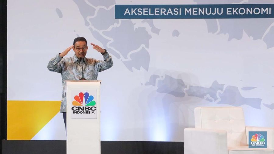 Bakal calon presiden Anies Baswedan dalam acara Sarasehan 100 Ekonom Indonesia yang diselenggarakan oleh CNBC Indonesia dan INDEF di Menara Bank Mega, Jakarta, Rabu (8/11/2023). (CNBC Indonesia/Faisal Rahman)