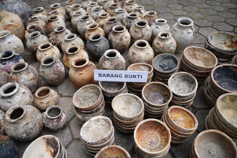 BMKT berupa harta karun berupa guci dan keramik pada zaman Dinasti Song yang berasal dari China pada abad 10 hingga 13 masehi yang diangkat secara ilegal. BMKT berupa harta karun berupa guci dan keramik pada zaman Dinasti Song yang berasal dari China pada abad 10 hingga 13 masehi yang diangkat secara ilegal. (Dok. KKP)