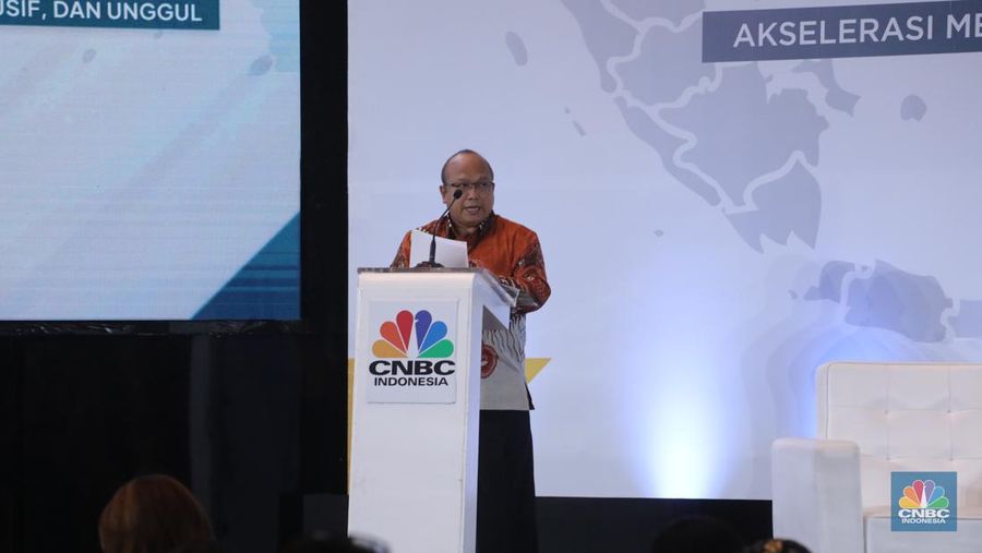Direktur Eksekutif Indef, Tauhid Ahmad dalam acara Sarasehan 100 Ekonom Indonesia yang diselenggarakan oleh CNBC Indonesia dan INDEF di Menara Bank Mega, Jakarta, Rabu (8/11/2023). (CNBC Indonesia/Faisal Rahman)