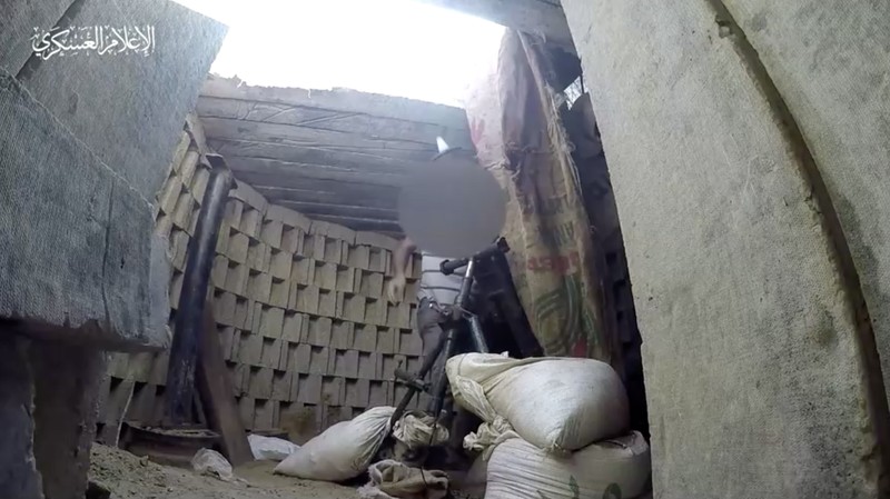 Gambar diam yang diambil dari video yang dirilis oleh Hamas menunjukkan apa yang dikatakannya sebagai pejuangnya menembakkan mortir ke pasukan Israel selama serangan darat Israel, di lokasi yang disebutkan sebagai Gaza, yang diperoleh Reuters pada 7 November 2023. Gambar diam yang diambil dari video yang dirilis oleh Hamas menunjukkan apa yang dikatakannya sebagai pejuangnya menembakkan mortir ke pasukan Israel selama serangan darat Israel, di lokasi yang disebutkan sebagai Gaza, yang diperoleh Reuters pada 7 November 2023. (Hamas Military Wing/Handout via REUTERS)