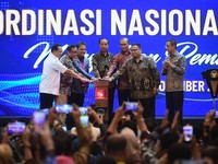 Jokowi: Jangan Sampai di atas Makan-makan, di bawah Ribut