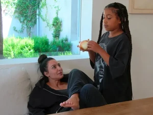 Viral Anak Kim Kardashian Ngemil Bawang Bombay Mentah, Ini Khasiatnya