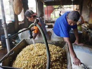 Perajin Tahu di Mojokerto Perkecil Ukuran Siasati Mahalnya Harga Kedelai