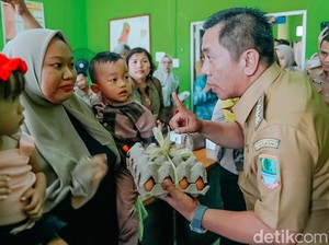 Plt Bupati Karawang Ingatkan Para Ortu Tak Merokok Dekat Anak