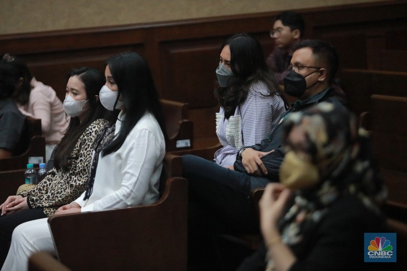 Terdakwa kasus gratifikasi dan TPPU Rafael Alun Trisambodo menjalani sidang lanjutan di Pengadilan Tipikor, Jakarta, Pusat, Rabu, (8/11/2023). (CNBC Indonesia/Muhammad Sabki) Terdakwa kasus gratifikasi dan TPPU Rafael Alun Trisambodo menjalani sidang lanjutan di Pengadilan Tipikor, Jakarta, Pusat, Rabu, (8/11/2023). (CNBC Indonesia/Muhammad Sabki)