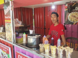 Keren! Dari Jualan Cilok, Pria Ini Bisa Punya Avanza hingga Motor Ninja