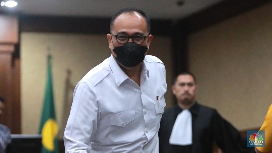 Terdakwa kasus gratifikasi dan TPPU Rafael Alun Trisambodo menjalani sidang lanjutan di Pengadilan Tipikor, Jakarta, Pusat, Rabu, (8/11/2023). (CNBC Indonesia/Muhammad Sabki)