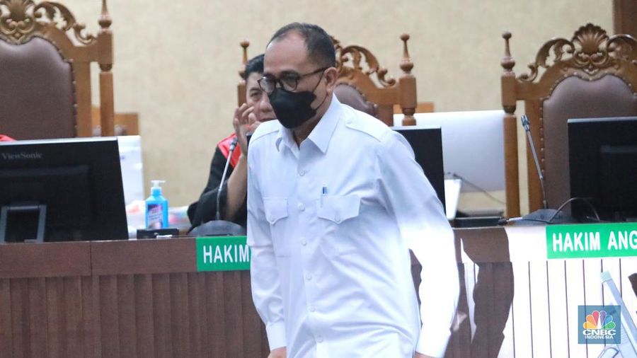 Terdakwa kasus gratifikasi dan TPPU Rafael Alun Trisambodo menjalani sidang lanjutan di Pengadilan Tipikor, Jakarta, Pusat, Rabu, (8/11/2023). (CNBC Indonesia/Muhammad Sabki)