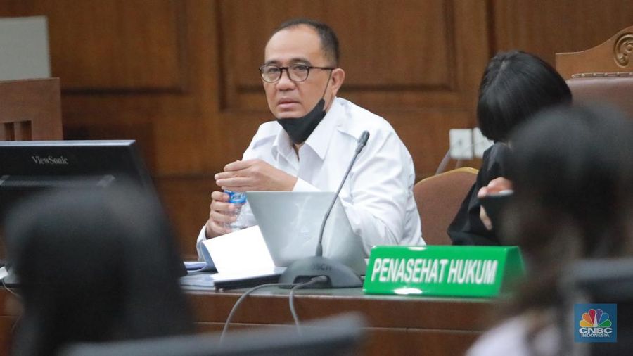 Terdakwa kasus gratifikasi dan TPPU Rafael Alun Trisambodo menjalani sidang lanjutan di Pengadilan Tipikor, Jakarta, Pusat, Rabu, (8/11/2023). (CNBC Indonesia/Muhammad Sabki)