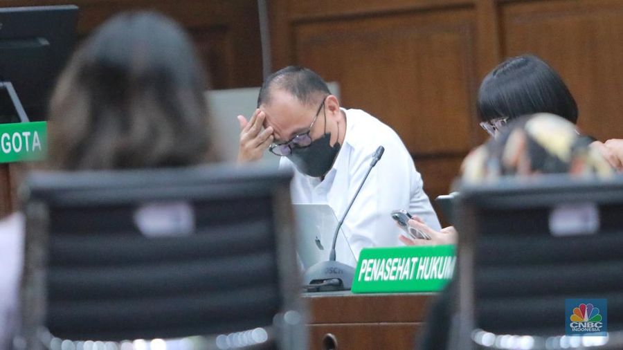 Terdakwa kasus gratifikasi dan TPPU Rafael Alun Trisambodo menjalani sidang lanjutan di Pengadilan Tipikor, Jakarta, Pusat, Rabu, (8/11/2023). (CNBC Indonesia/Muhammad Sabki)