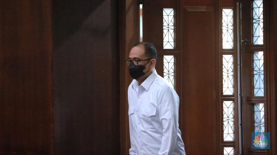 Terdakwa kasus gratifikasi dan TPPU Rafael Alun Trisambodo menjalani sidang lanjutan di Pengadilan Tipikor, Jakarta, Pusat, Rabu, (8/11/2023). (CNBC Indonesia/Muhammad Sabki)