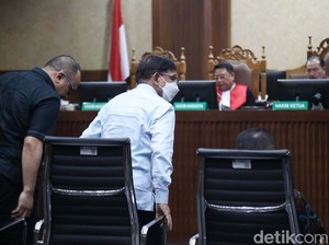 Johnny Plate Tak Terima Usai Diganjar 15 Tahun Penjara