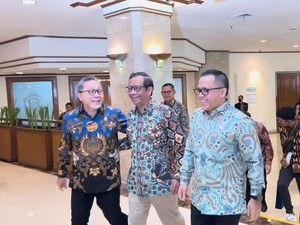Zulhas, Mahfud MD, hingga Anas Dampingi Jokowi di Rakornas DKPP