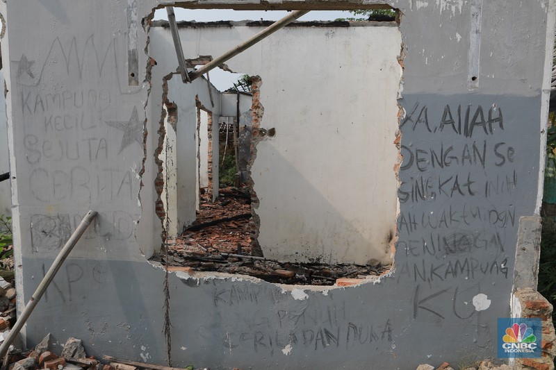 Foto udara kondisi bangunan rumah-rumah yang kosong di pemukiman Kampung Somang, Lebak, Banten, Kamis, (9/11/2023). Foto udara kondisi bangunan rumah-rumah yang kosong di pemukiman Kampung Somang, Lebak, Banten, Kamis, (9/11/2023). (CNBC Indonesia/Muhammad Sabki)
