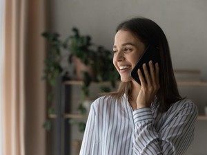 10 Topik Pembicaraan sama Pacar di Telepon agar Makin Dekat