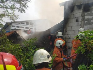 Rumah di Surabaya Terbakar Saat Ditinggal Penghuninya Jualan Nasi