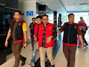 Eks Rektor Untad-Mahasiswi S2 Jadi Tersangka Pengancaman Dosen Via WA