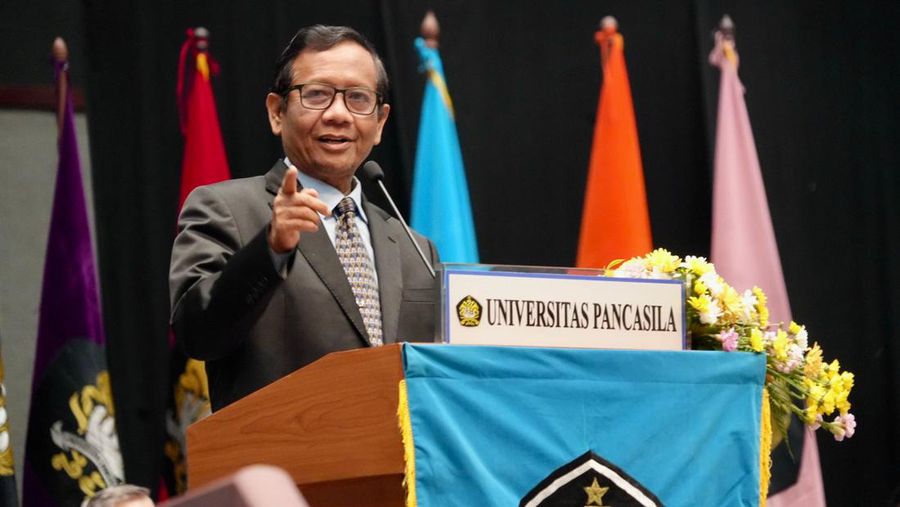 Menteri Koordinator bidang, Politik, Hukum, dan Kemananan (Menko Polhukam) Mahfud MD menghadiri agenda Dies Natalis ke57 sekaligus Wisuda Universitas Pancasila tahun ajaran 2022-2023 di Ballroom, Jakarta Convention Center (JCC), Senayan, Jakarta, Kamis (9/11/2023). (Dok. Polhukam)