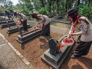 3 Doa Ziarah Makam Pahlawan 10 November dalam Islam