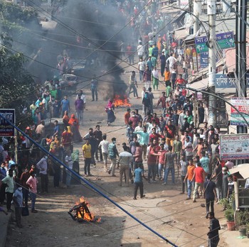 Buruh Garmen Bangladesh Tuntut Kenaikan Upah, Berujung Maut