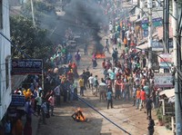 Buruh Garmen Bangladesh Tuntut Kenaikan Upah, Berujung Maut