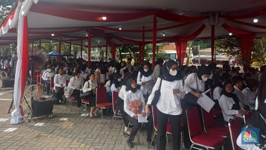 Pelaksanaan tes seleksi kompetensi dasar (SKD) calon pegawai negeri sipil (CPNS) mulai dilaksanakan hari ini, Kamis (9/11/2023). Salah satunya adalah peserta seleksi CPNS di Kejaksaan Agung, yang mengikuti tes seleksi di Kantor Pusat BKN, Jakarta. (CNBC Indonesia/Arrijal Rachman)