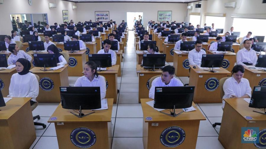 Peserta mengikuti Pelaksanaan SKD/Seleksi Kompetensi CASN 2023 di Kantor Badan Kepegawaian Negara (BKN) Pusat, Jakarta, Kamis (9/11/2023). (²©²ÊÍøÕ¾/Faisal Rahman)