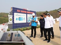Aksi Nyata PLN Kurangi Emisi: Bangun PLTS Apung Raksasa!