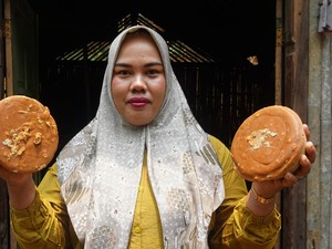 Sulap Nira Kelapa Jadi Gula Merah, Wanita Ini Raup Omzet Rp 12 Juta/Bulan
