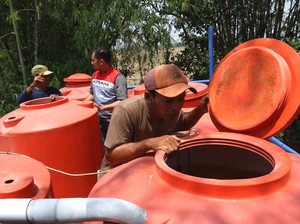 Hempas Lumut! Begini Cara Cuci Toren Air Sendiri Di Rumah