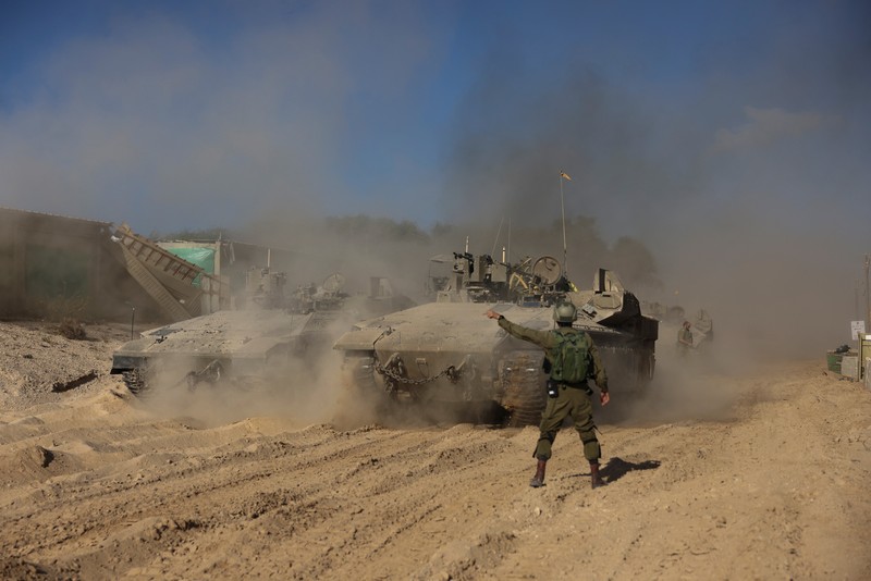 Pasukan Israel dan kelompok Hamas melakukan pertempuran jarak dekat di kota Gaza. (via REUTERS/ISRAELI ARMY HANDOUT) Pasukan Israel dan kelompok Hamas melakukan pertempuran jarak dekat di kota Gaza. (via REUTERS/ISRAELI ARMY HANDOUT)