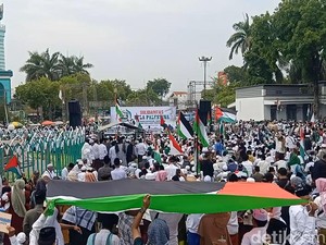 Ribuan Umat Muslim di Pamekasan Aksi Bela Palestina di Monumen Areklancor
