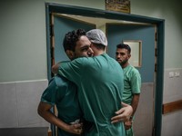 Wajah Frustrasi Tenaga Medis di Gaza, Tak Bisa Tidur-Burnout