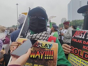 Suara Bu Umi Singgung LGBT dan Serukan Tolak Konser Coldplay