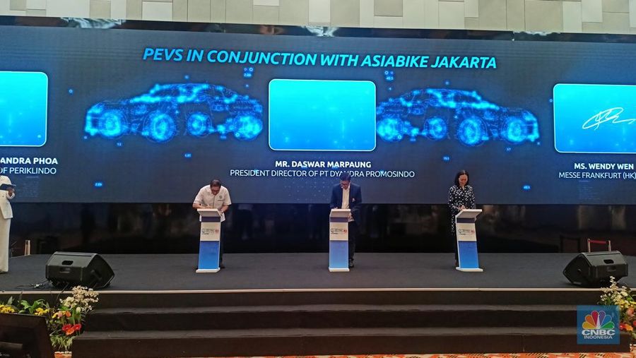 erkumpulan Industri Kendaraan Listrik Indonesia (Periklindo) bakal mengadakan Periklindo Electric Vehicle Show (PEVS) pada 30 April-5 Mei 2023 di Ji-Expo Kemayoran Jakarta. Penyelenggaraan ini bakal berlangsung dua bulan setelah Pemilu 2024. (CNBC Indonesia/Ferry Sandi)