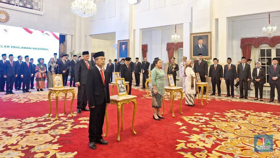 Presiden Joko Widodo memberikan gelar Pahlawan kepada 6 tokoh.