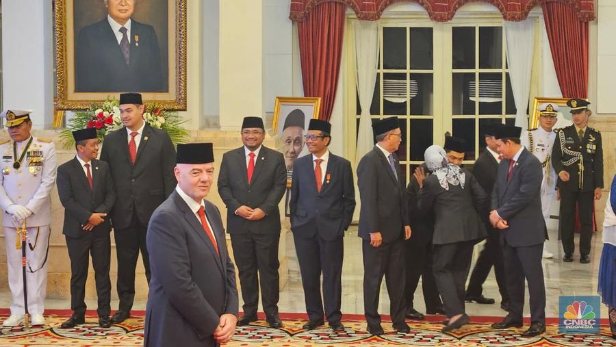 Jokowi beri gelar pahlawan ke Presiden FIFA