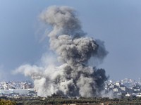 Potret Kepulan Asap di Jalur Gaza, 13 Warga Palestina Tewas
