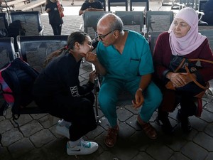 Haru, Dokter Palestina Rela Pilih Menetap di RS Meski Pisah dengan Keluarga