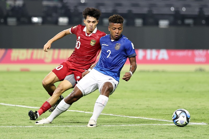 Pertandingan Timnas Indonesia dalam laga melawan Ekuador di Piala Dunia U-17 di Gelora Bung Tomo, Surabaya, Jumat (10/11/2023) malam. (Robertus Pudyanto - FIFA/FIFA via Getty Images)